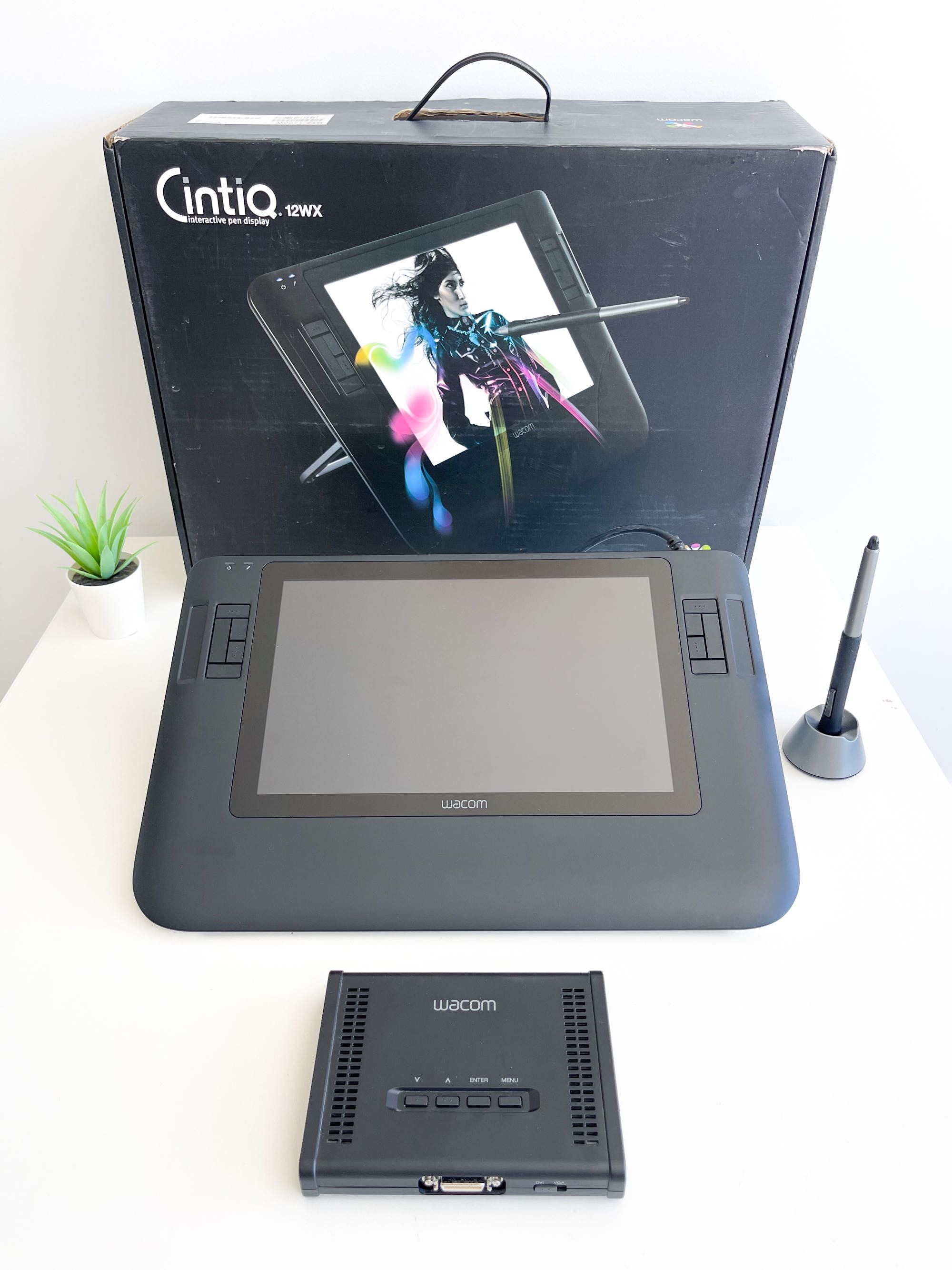 Mesa Gráfica Profissional Wacom Cintiq 12WX - com caixa