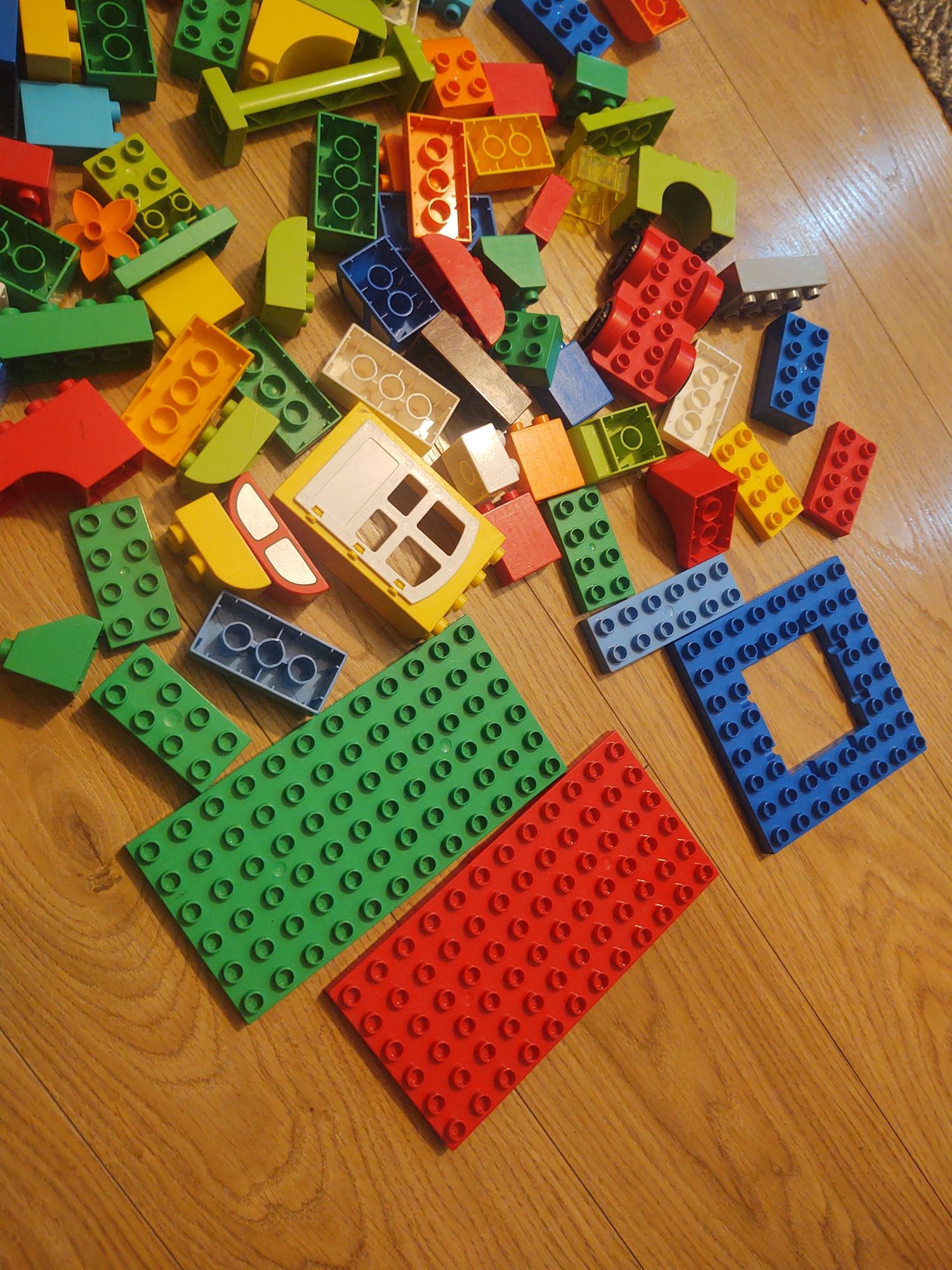 Aktualne: Lego Duplo Konstrukcyjne + pojemnik