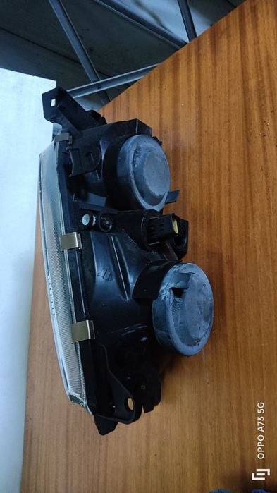 Farol Toyota Avensis ótica 1998 esquerda Nova