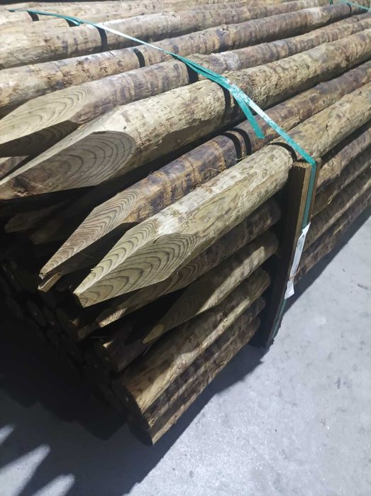Postes de Pinho Tratados Com bico