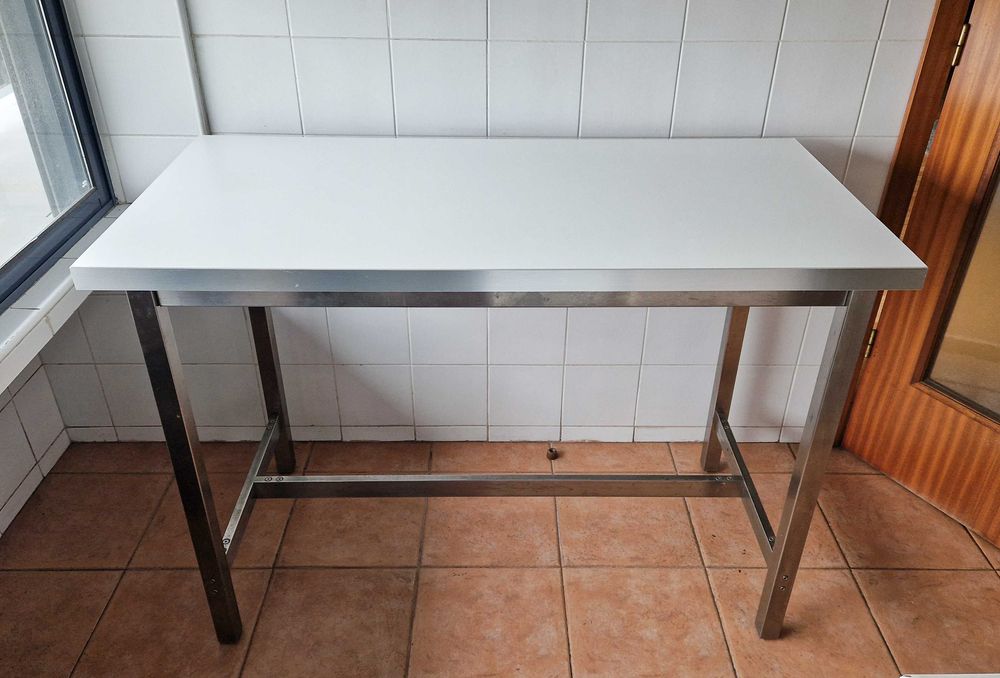 Mesa alta de cozinha