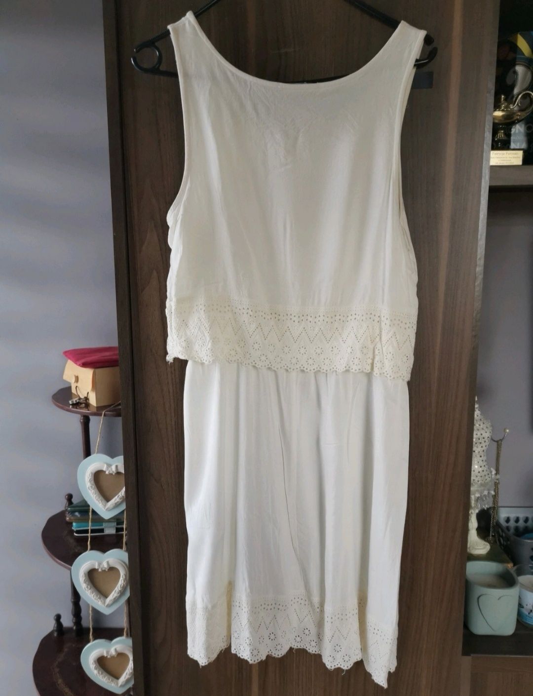 Letnia biała, koronkowa sukienka mini