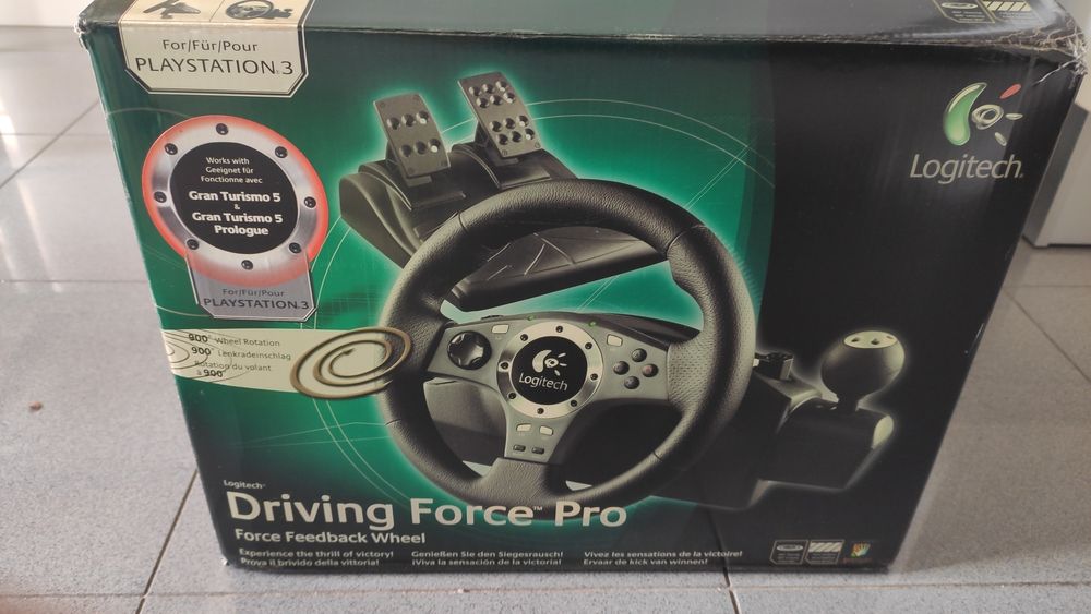 Volante e pedais Logitech