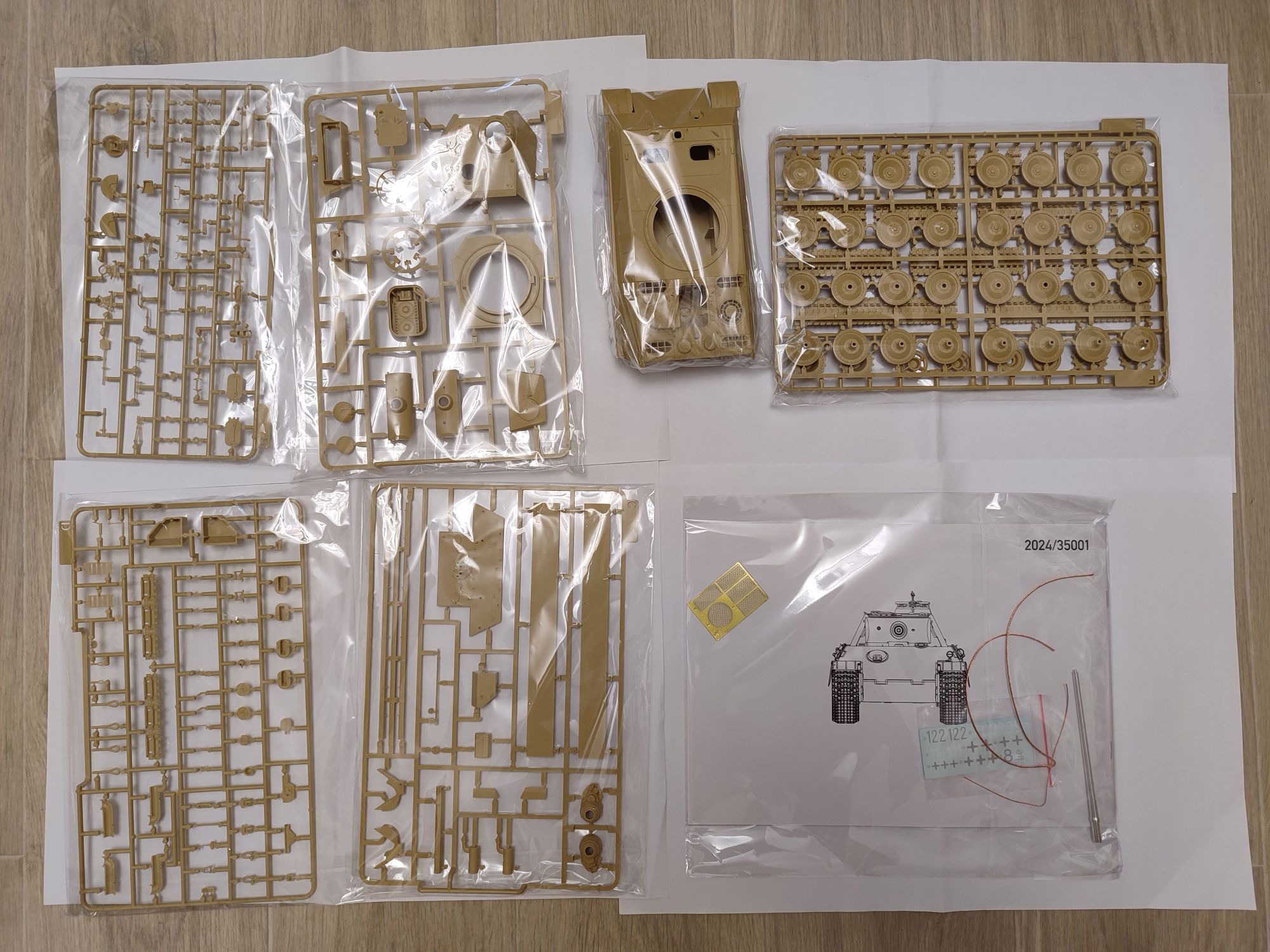 Продам модель танк TAKOM 35001 1/35 Panther Ausf.G