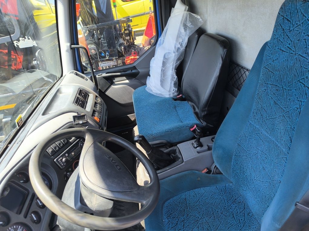 Camião daf estrado com grua hiab