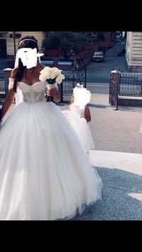 Дизайнерська весільна сукня