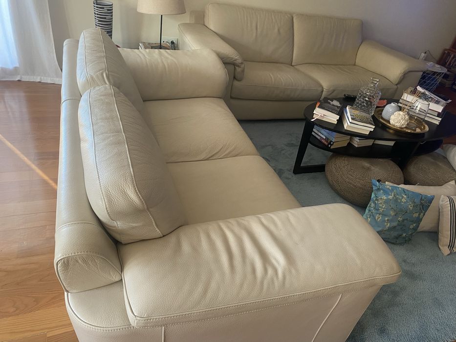 Conjunto sofas em pele