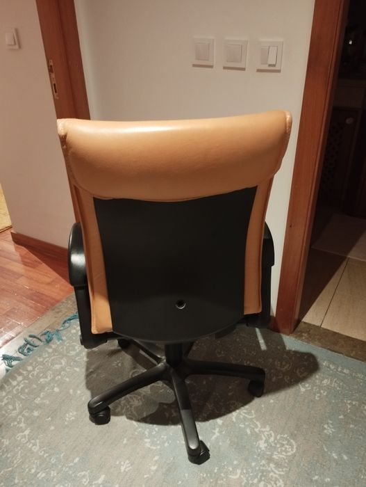 Cadeira de escritório em pele