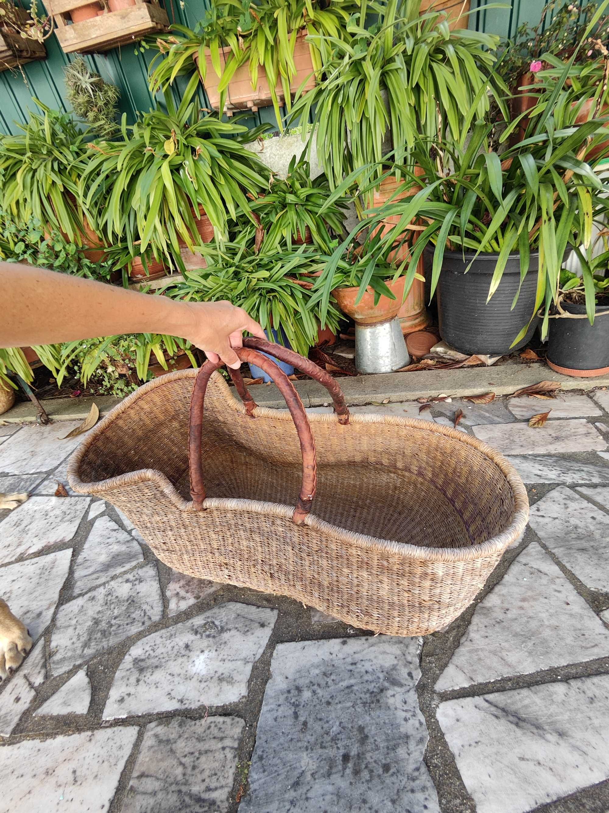 Alcofa para bebé orgânica, com fibras naturais e couro