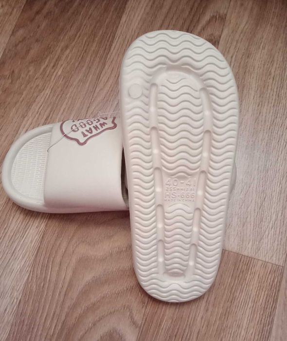 Шльопанці. Тапочки.