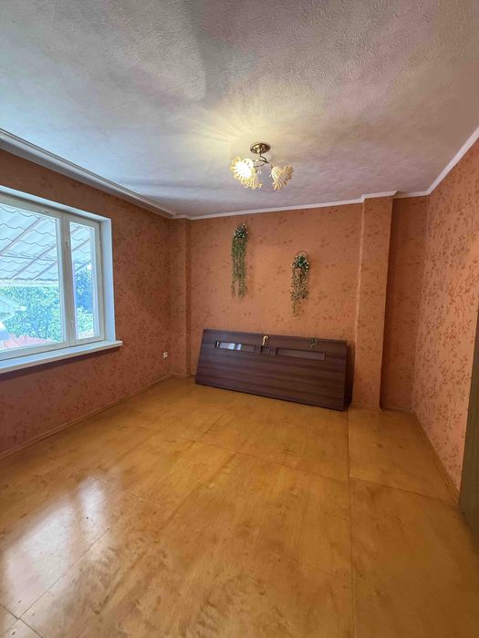 Продаж будинку у жилому стані