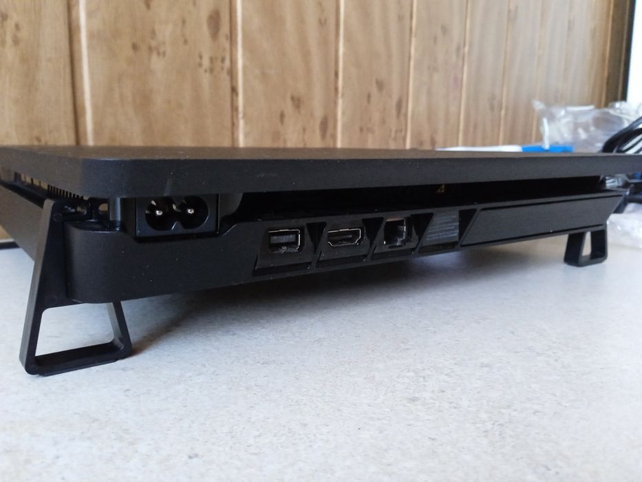 Konsola Sony PlayStation 4  slim 500 GB Nowe pady