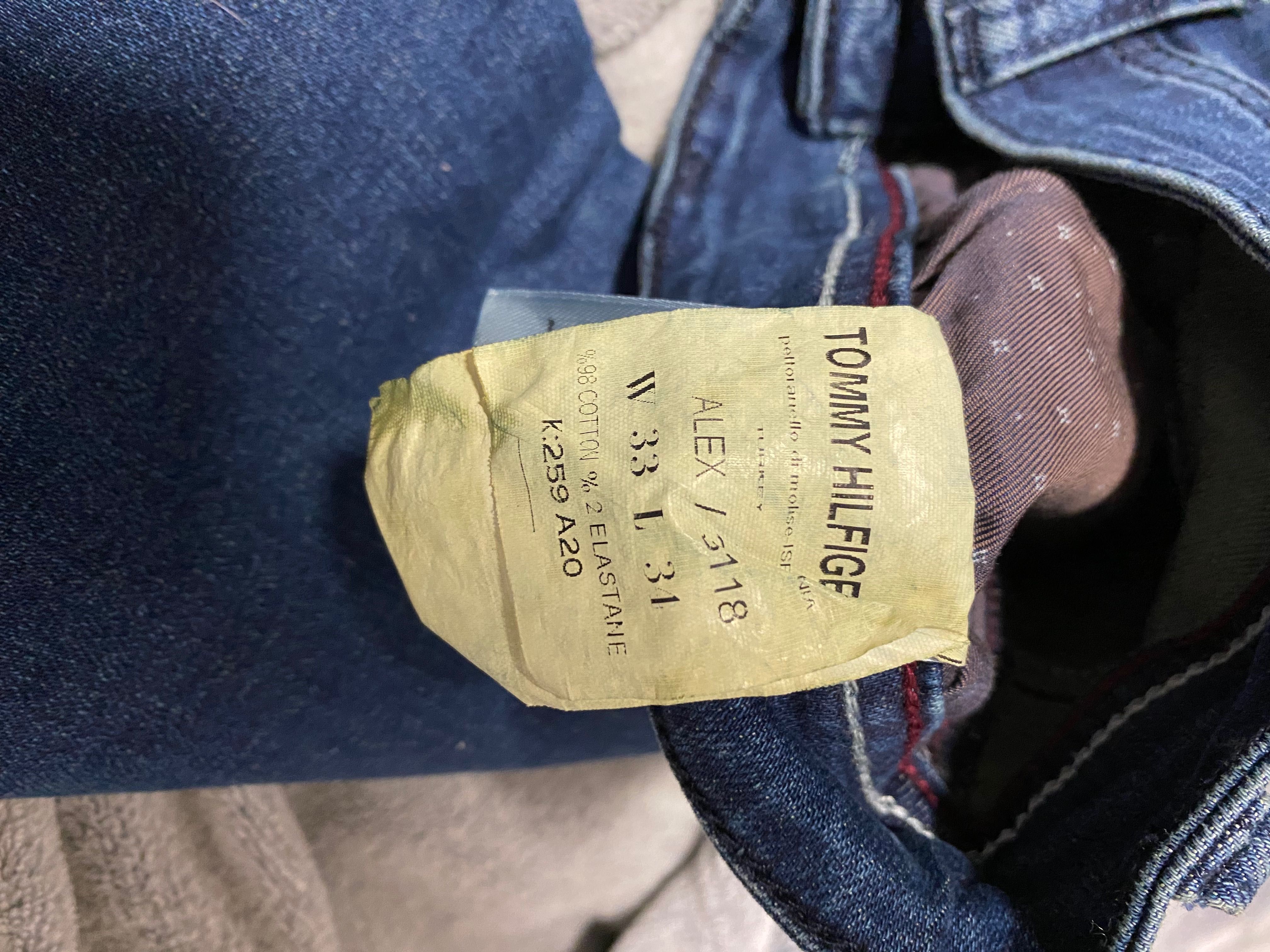 Granatowe spodnie Tommy Hilfiger