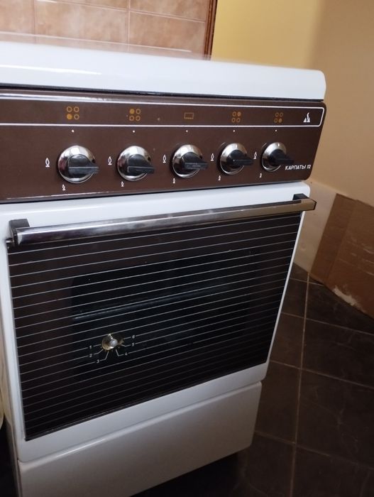 Плита газовая,белая.