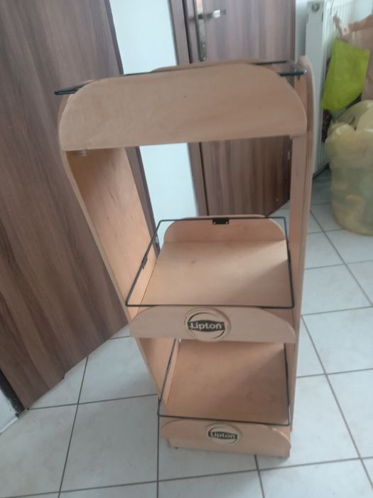 Regał drewniany firmowy