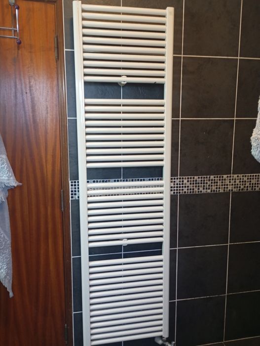 Conjunto de radiadores e caldeira a gás para aquecimento central