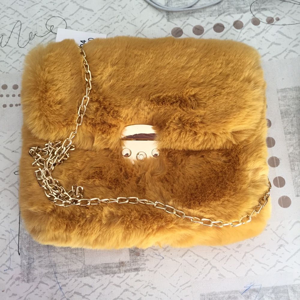 Mala/Pochete com pelo