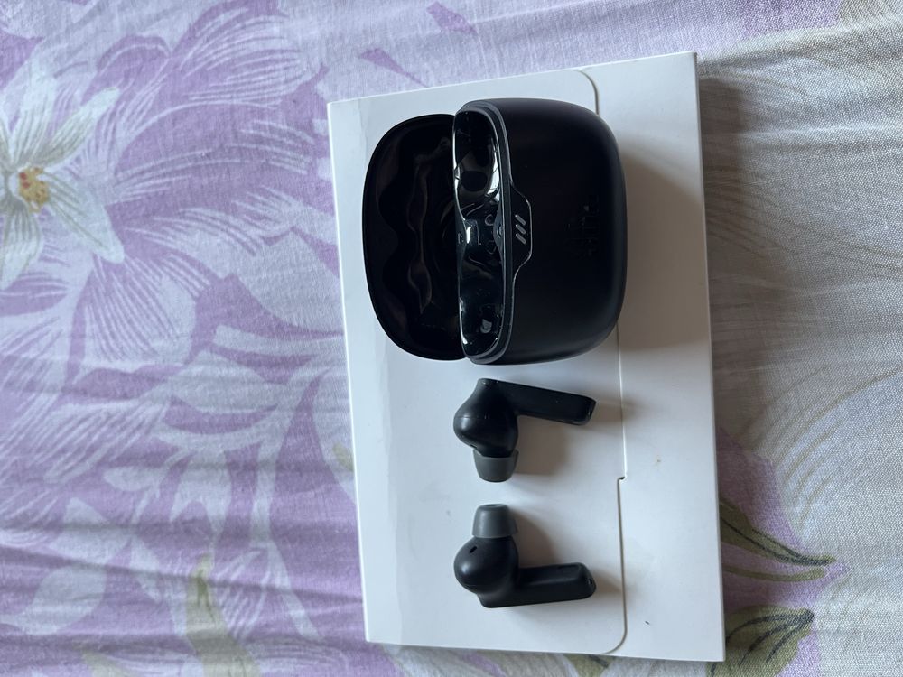 Навушники JBL Tune Beam в хорошому стані