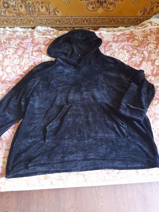 Нові речі з бірками.