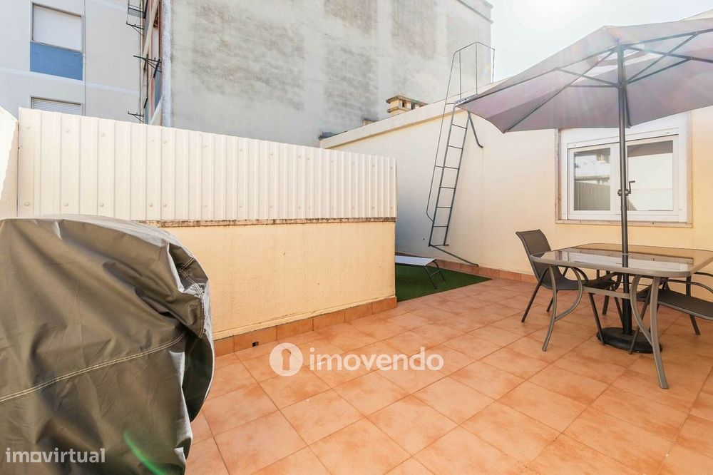 Apartamento T1+1 com terraço de 27m², no Pendão, em Queluz