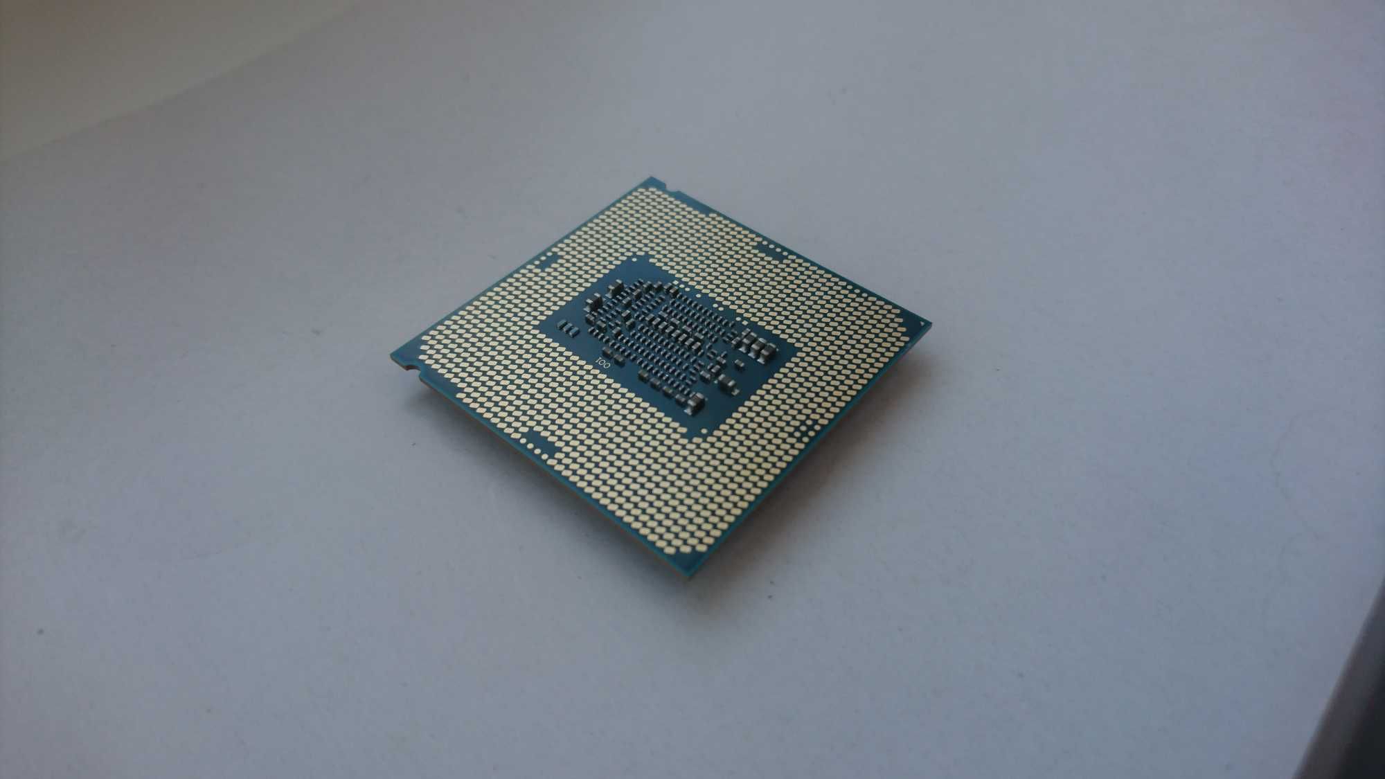 Процесор Intel Pentium G4400 3.30GHZ. Два ядра, два потоки.