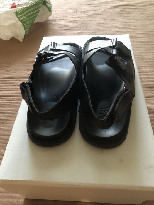Продаються чоловічі сандалі Zara