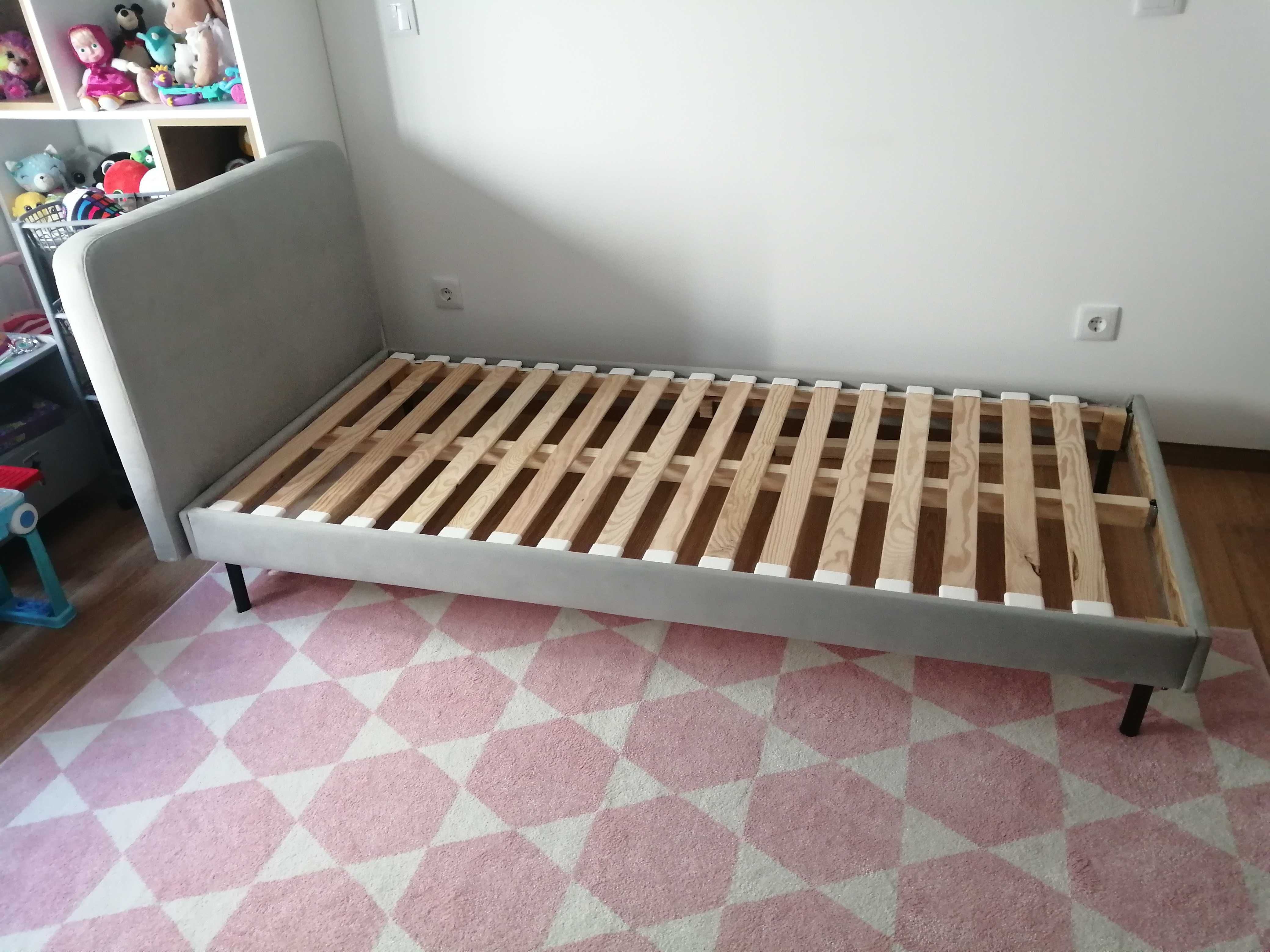 Cama de solteiro 2mx0,90, estofada, cinza claro