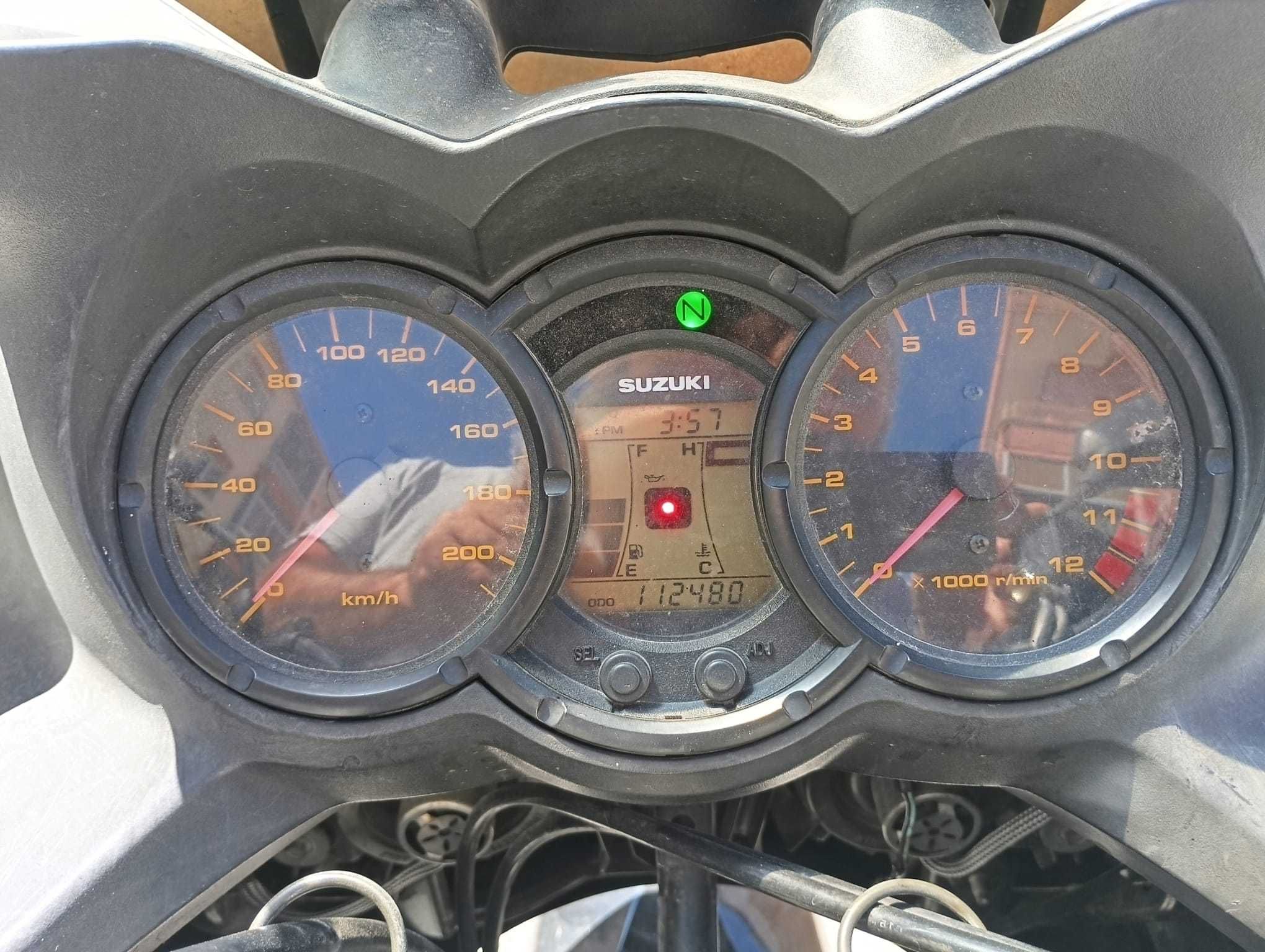 Suzuki V Storm 650 de 2009, em bom estado