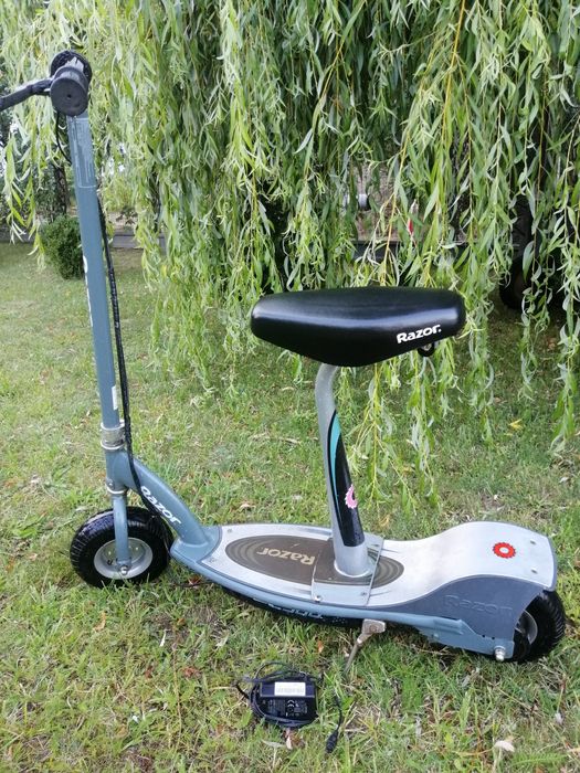 Hulajnoga elektryczna razor