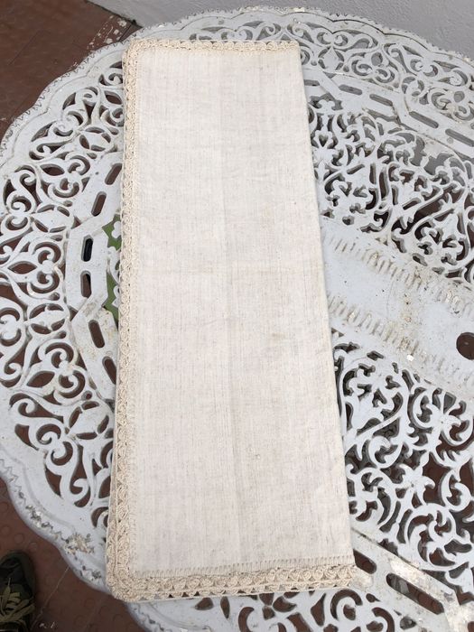 Pano em linho com renda manual