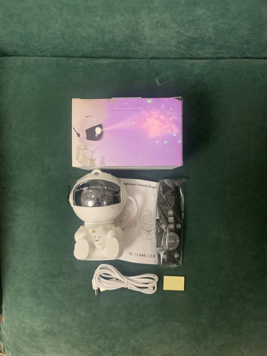 Лазерний нічник проектор зоряного неба «Астронавт»  Космонавт СИДИТ