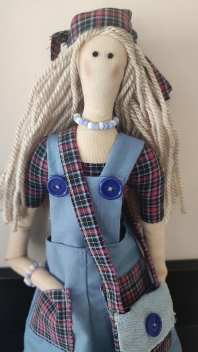 Lalka Tilda w ogrodniczkach