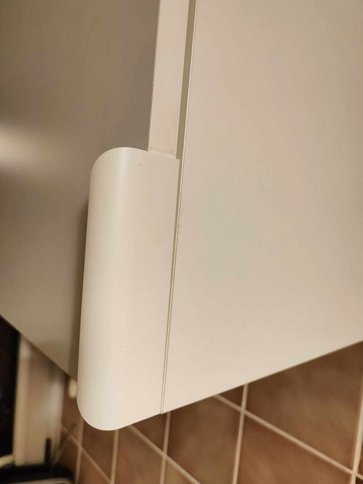Szafka ścienna z drzwiczkami Ikea