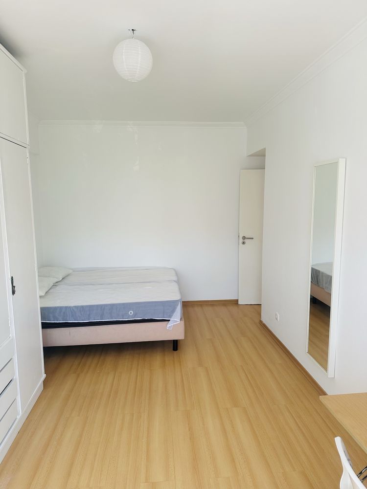 Quarto em corroios casal