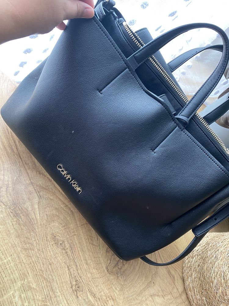 Piękna torba Calvin Klein z paskiem