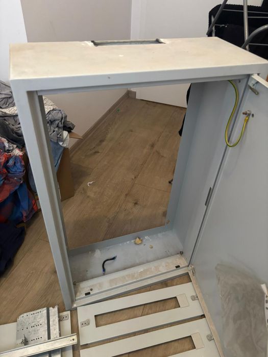 Skrzynia elektryczna natynkowa opis!!