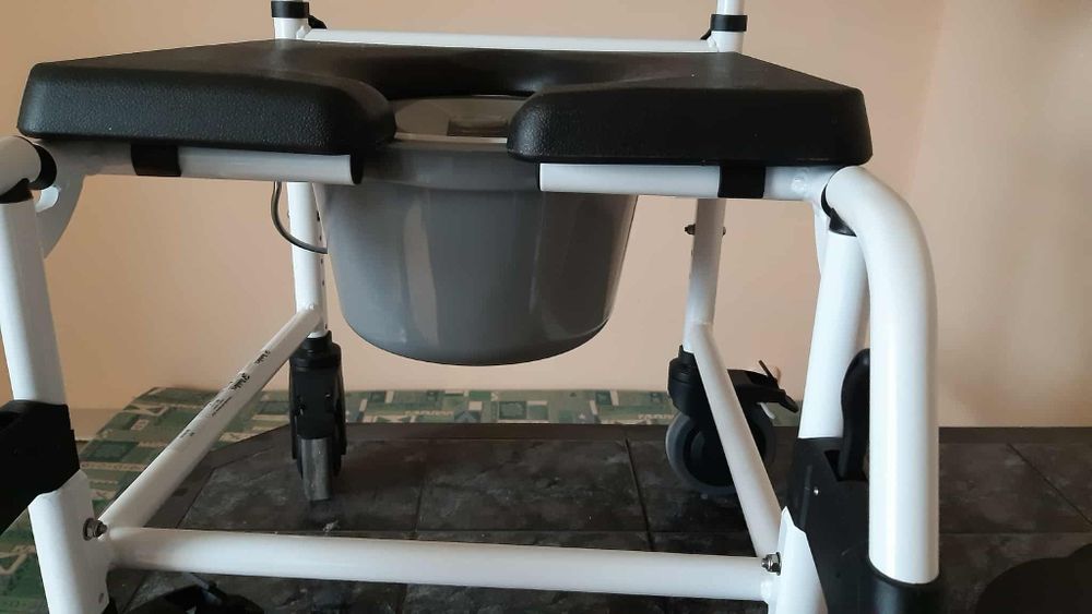 Wózek toaletowo prysznicowy