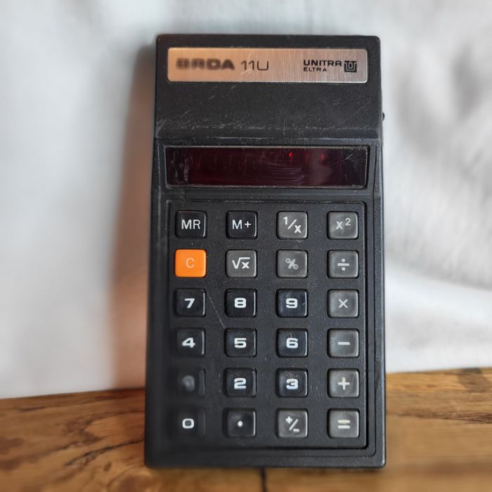 Stary kalkulator Unitra Eltra Brda 11U ²