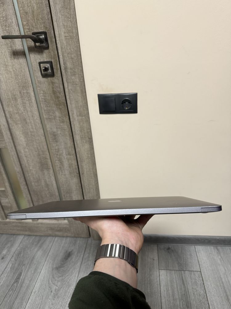 Macbook pro 15 2017 core i7 2.9ghz 16/512gb