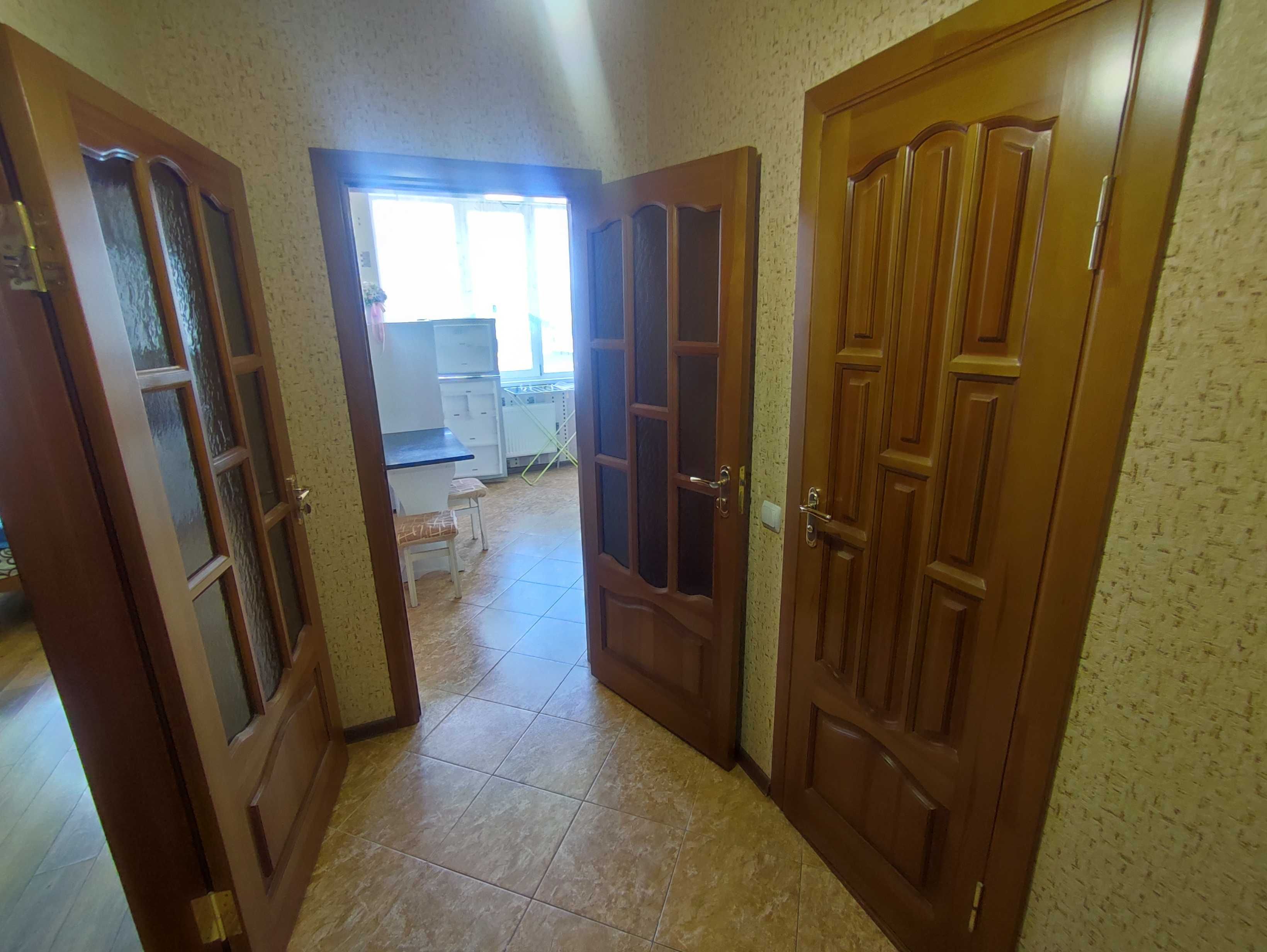 Здається 1-кварт.по вул.Замостянська в р-ні Ближ. замостя,читайте опис