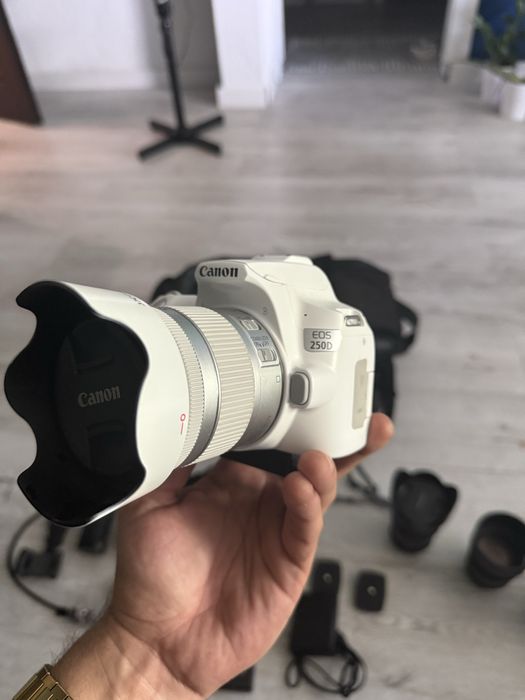 Canon EOS 250D + Dodatki