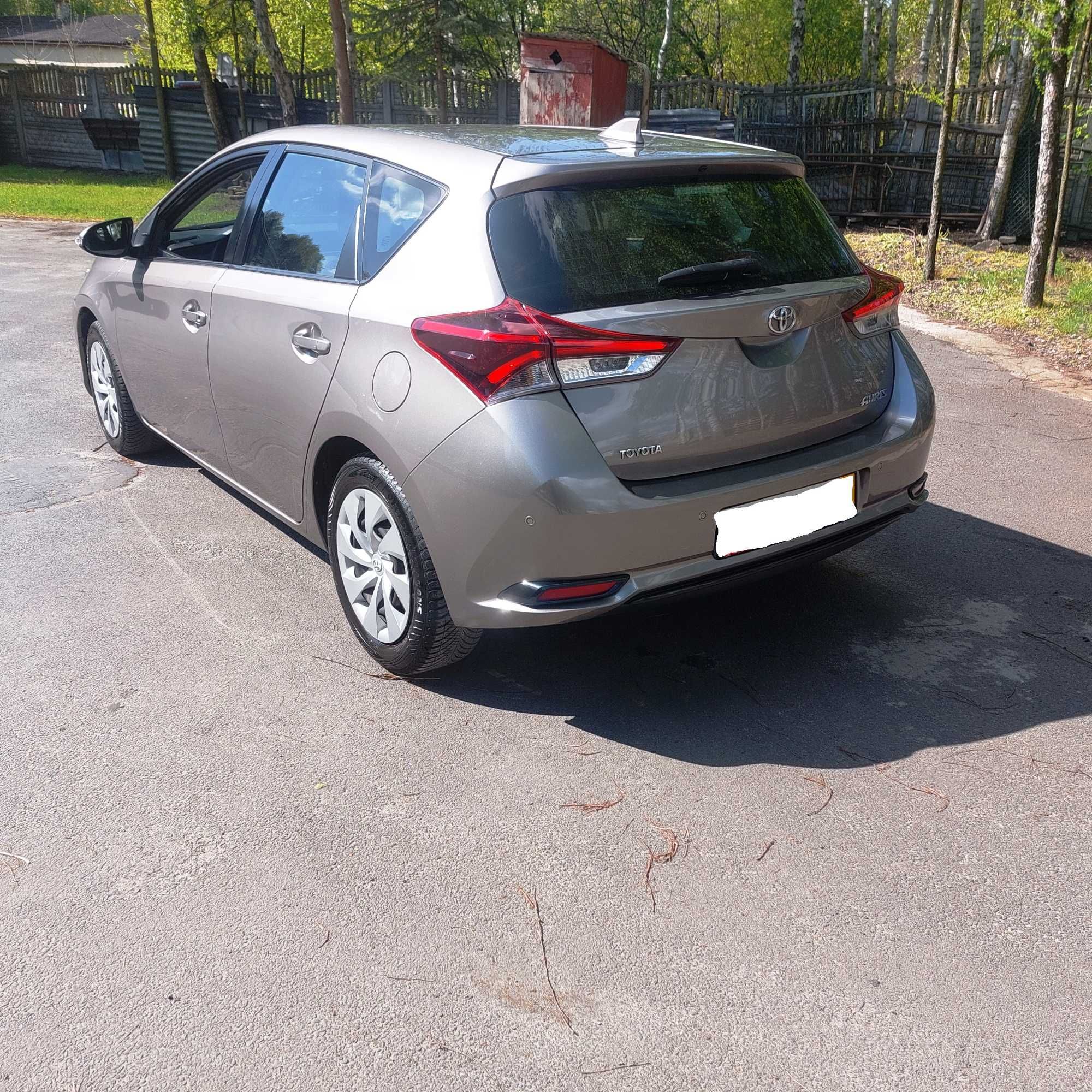 Toyota Auris Lift 1.3 16V 99KM