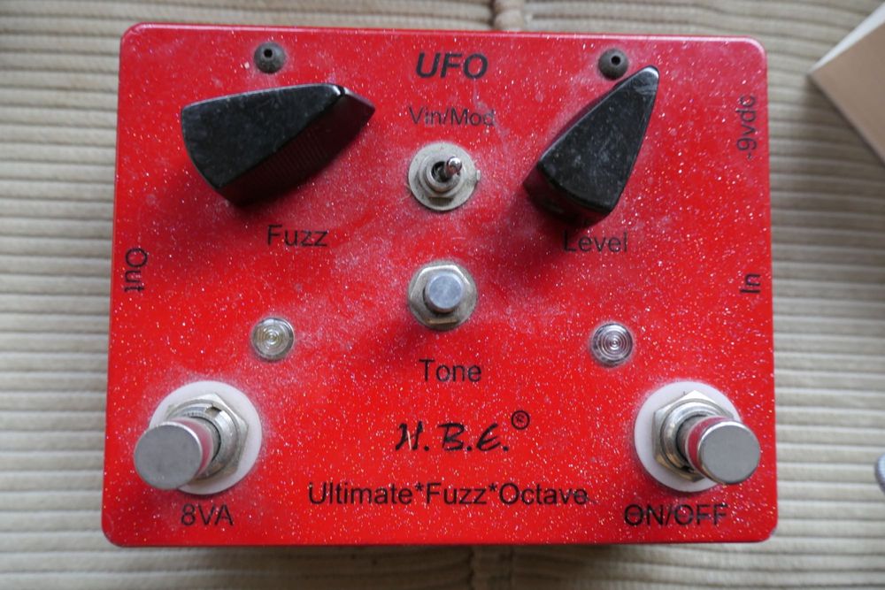 Pedal de efeitos Fuzz UFO Ultimate Fuzz Octave
