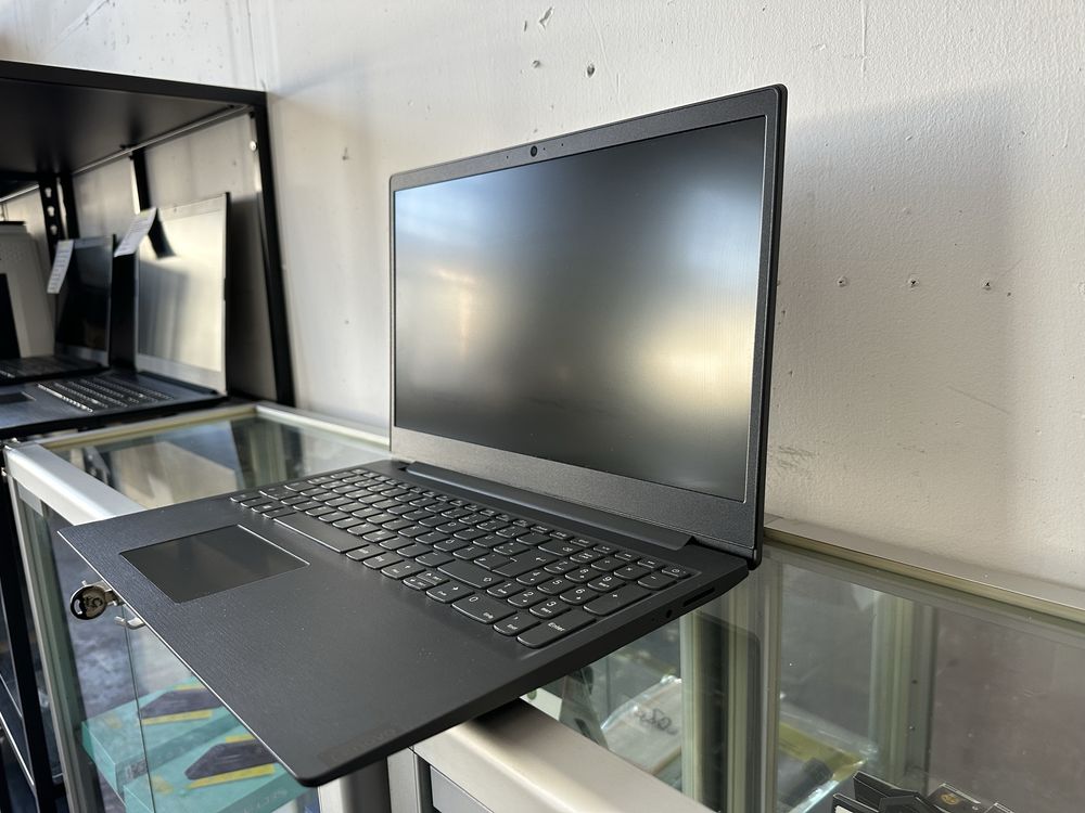 Laptop Lenowo 15,6" Ryzen 5 3500U 8GB 256GB SSD WIN 10 Gwarancja
