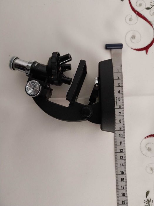 Microscópio decorativo em muito bom estado