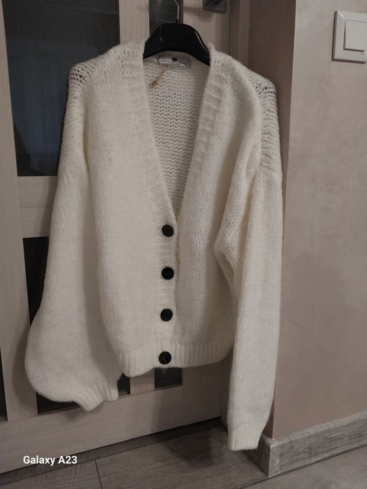 Кардиган білий,в'язаний