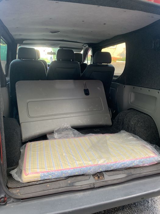 Вантажоперевезення не великого габариту + 4 пасажири.