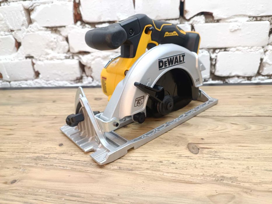 Акумуляторна  пила (паркетка) DeWALT 20v DCS565  MADE IN MEXICO
