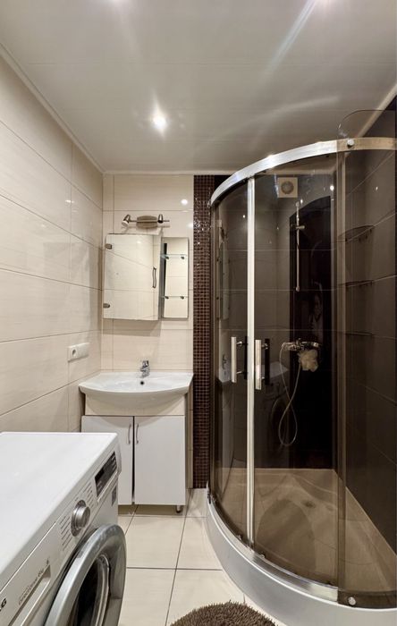 Ремонт, 2-кім 52м2, біля зупинки!