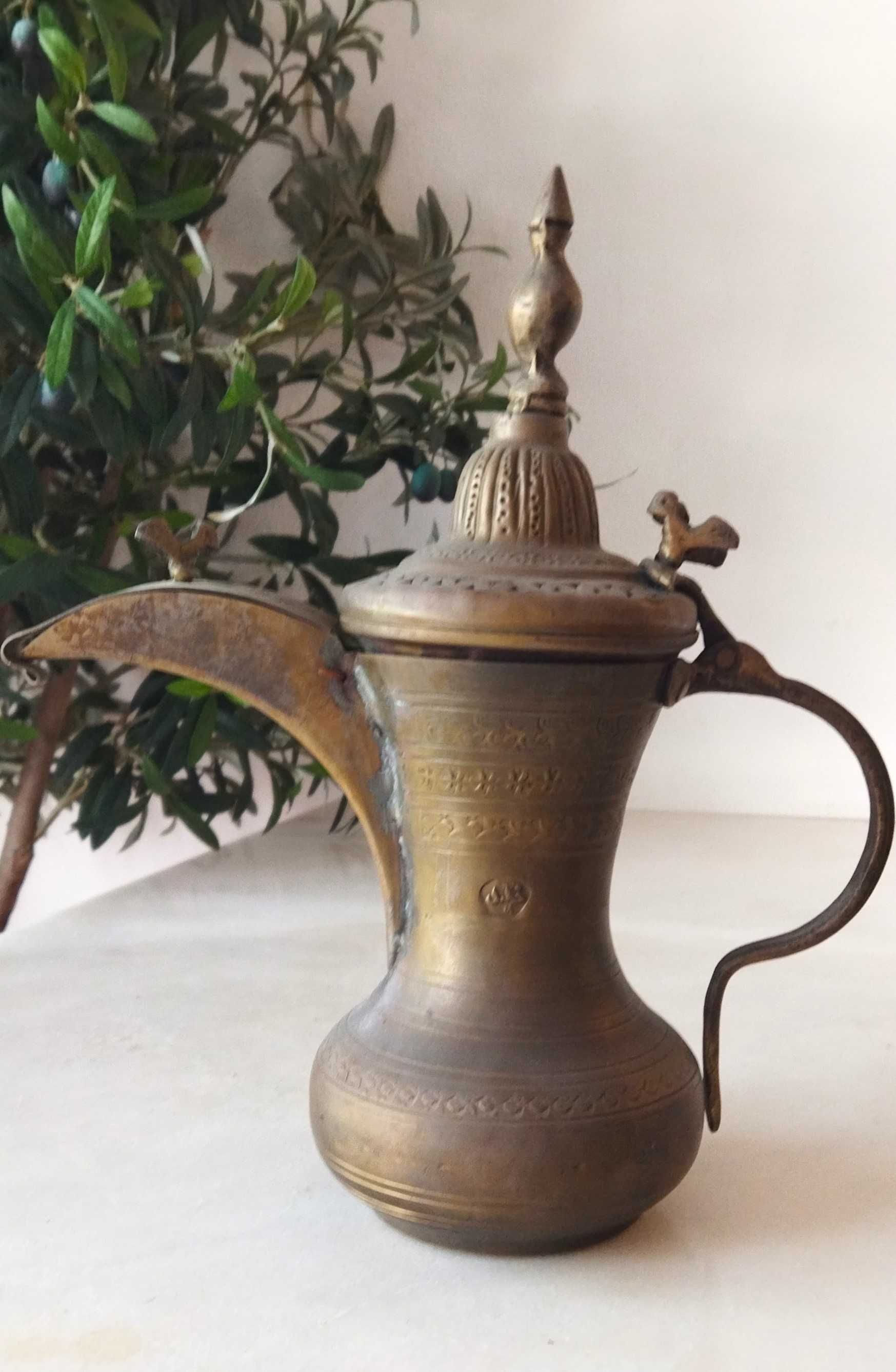 Cafeteira Dallah em latão árabe islâmica